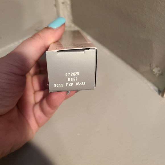 Mary Kay CC Cream in Deep - Picture 2 of 2